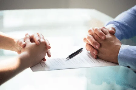Signing a contract. Understand more about contractual restrictive covenants.